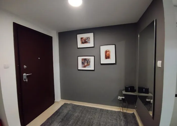 Elegant Minimalistic Downtown !